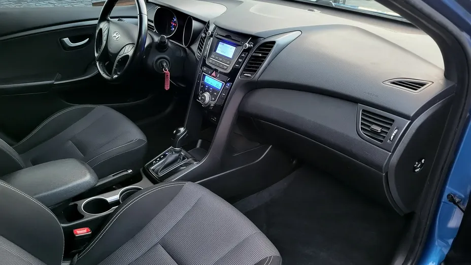 HYUNDAI i30 -