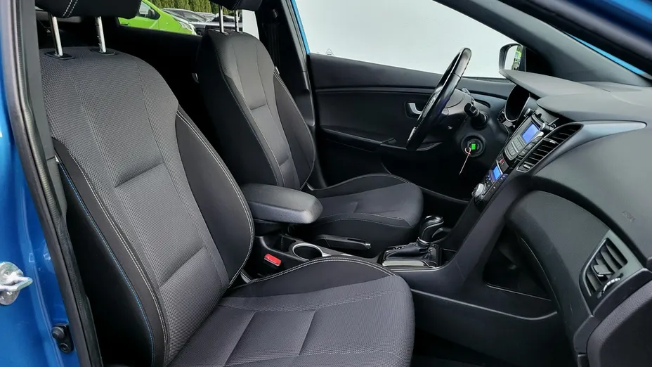 HYUNDAI i30 -