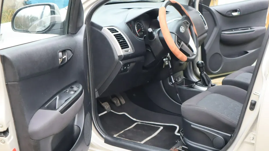 HYUNDAI i20 -