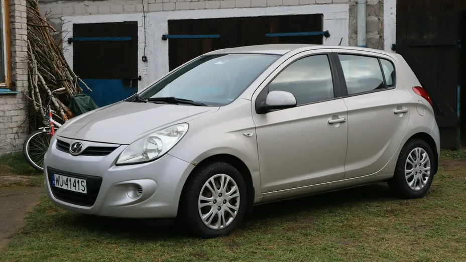 HYUNDAI i20 -