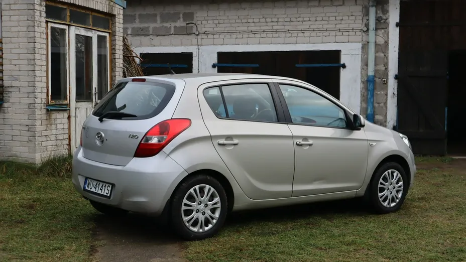 HYUNDAI i20 -