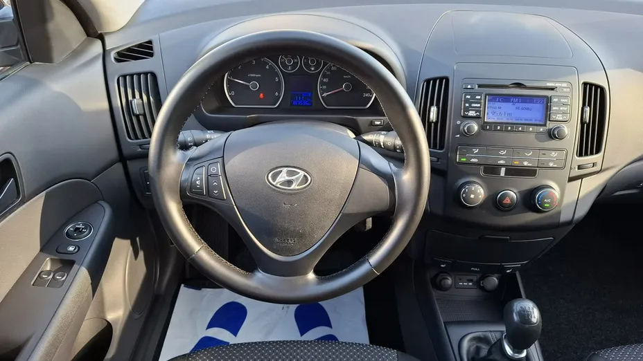 HYUNDAI i30 -