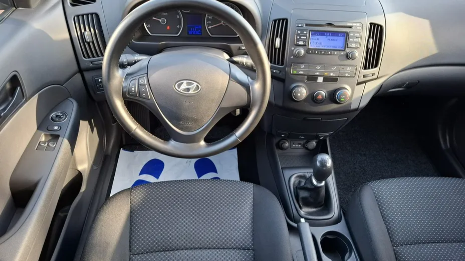 HYUNDAI i30 -