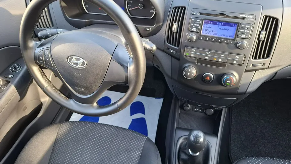HYUNDAI i30 -