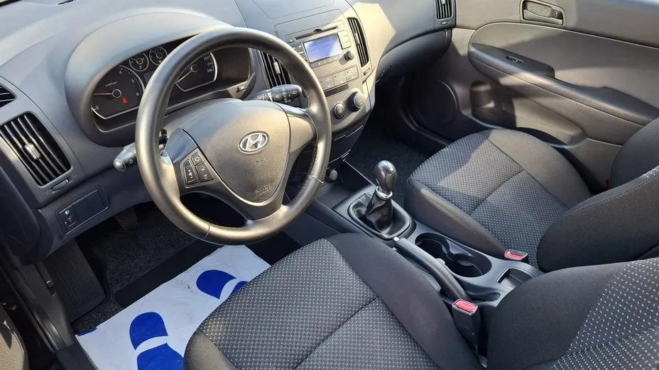HYUNDAI i30 -