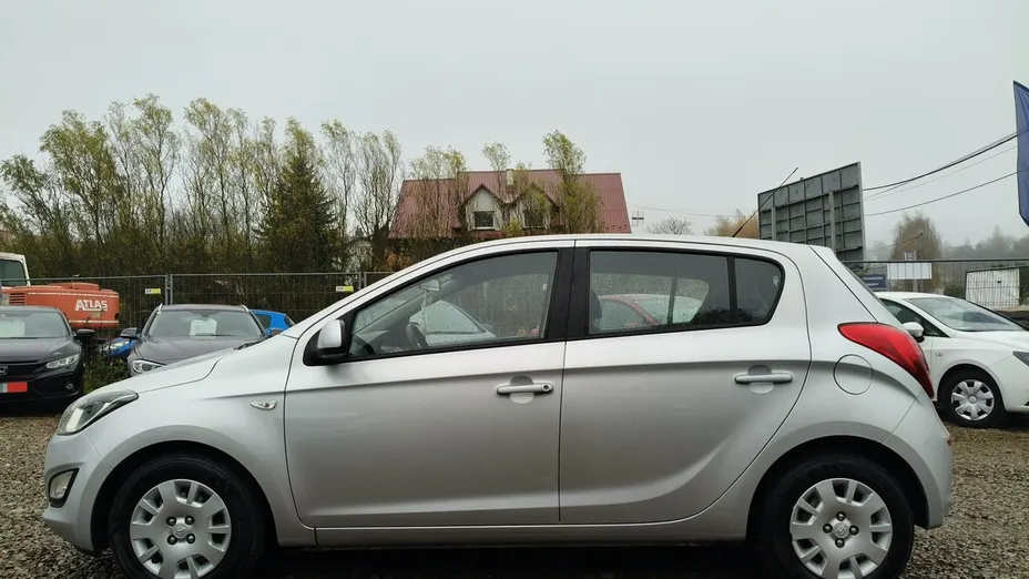 HYUNDAI i20 -