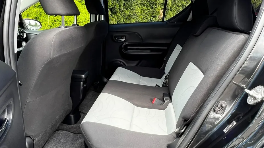 TOYOTA Prius -