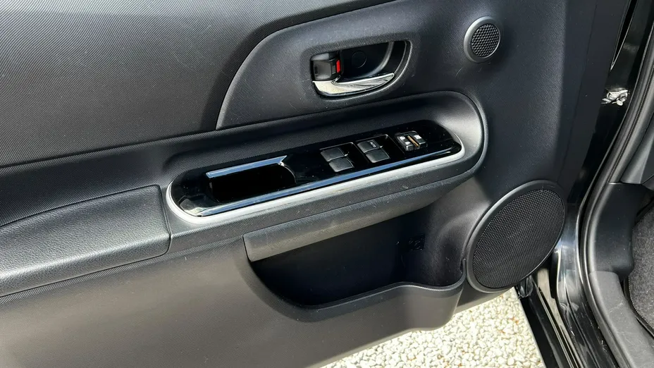 TOYOTA Prius -