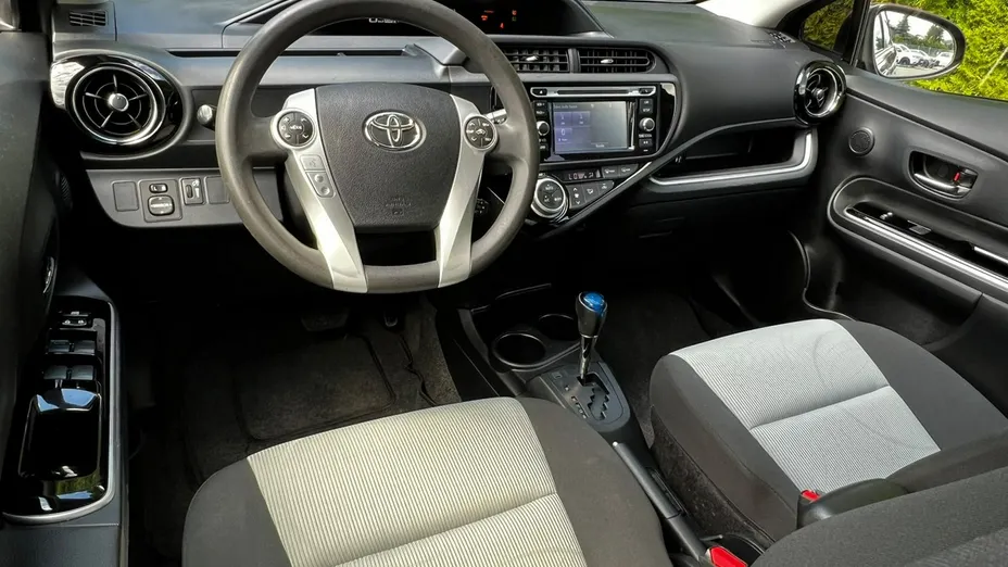 TOYOTA Prius -