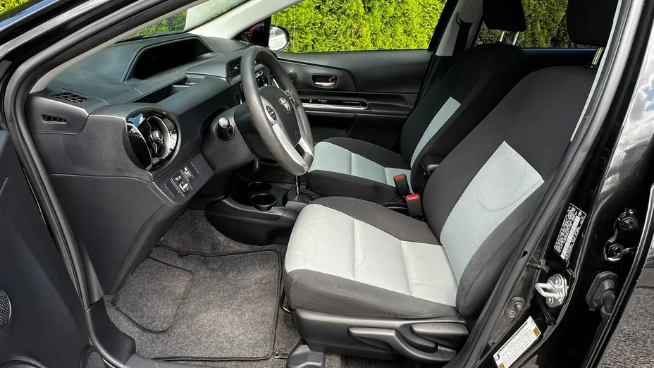 TOYOTA Prius -