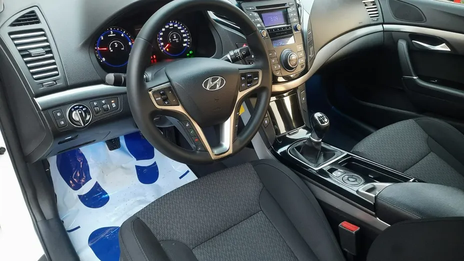 HYUNDAI i40 -