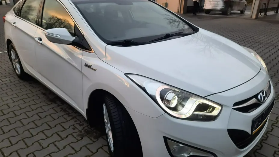 HYUNDAI i40 -