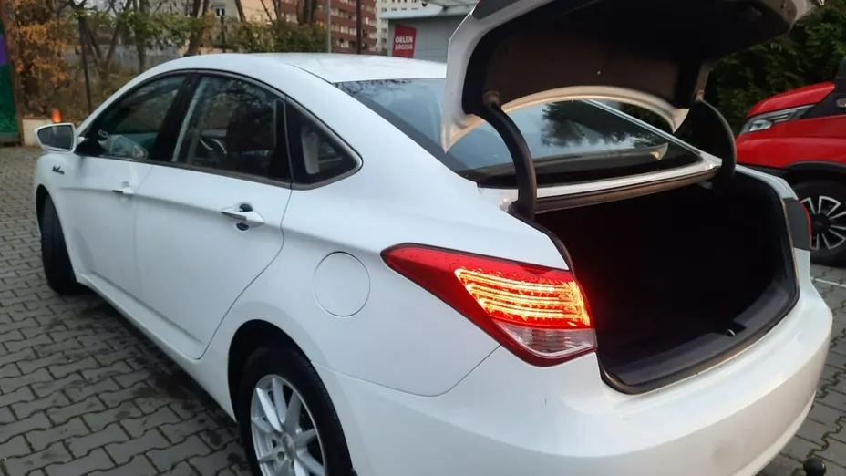 HYUNDAI i40 -