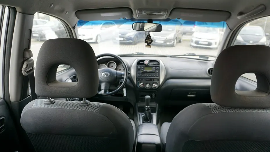 TOYOTA RAV4 -