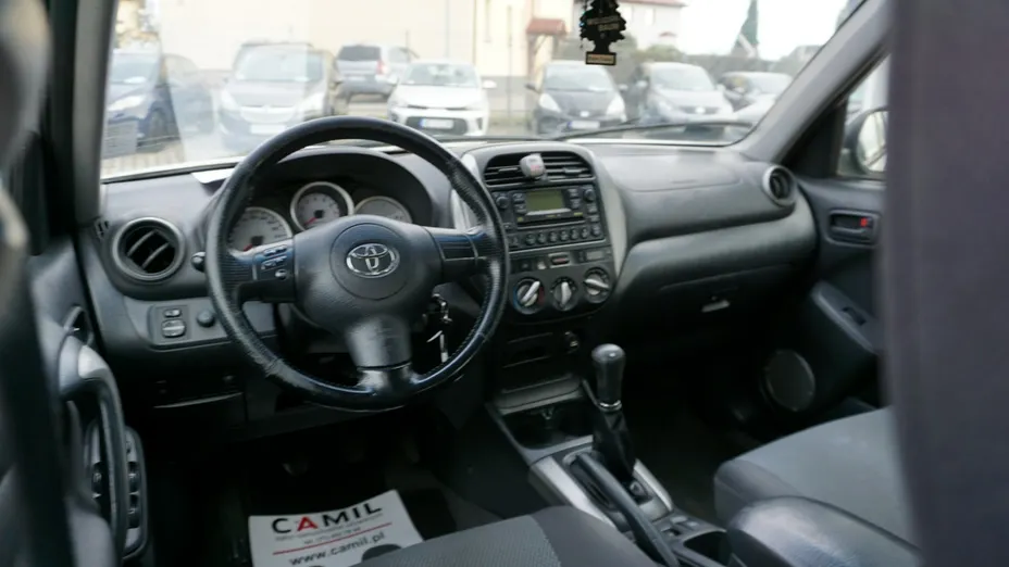 TOYOTA RAV4 -