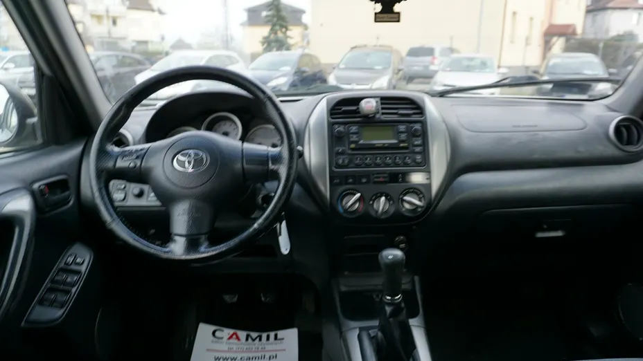 TOYOTA RAV4 -