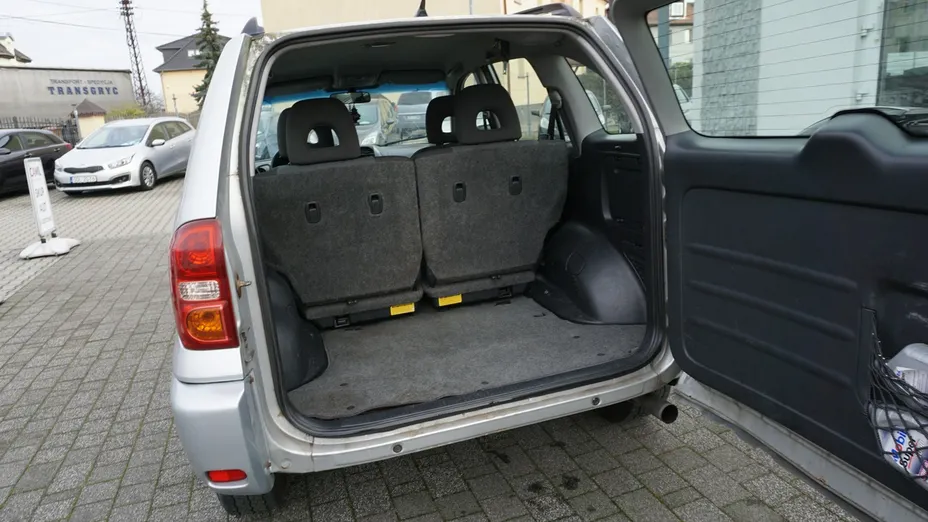 TOYOTA RAV4 -
