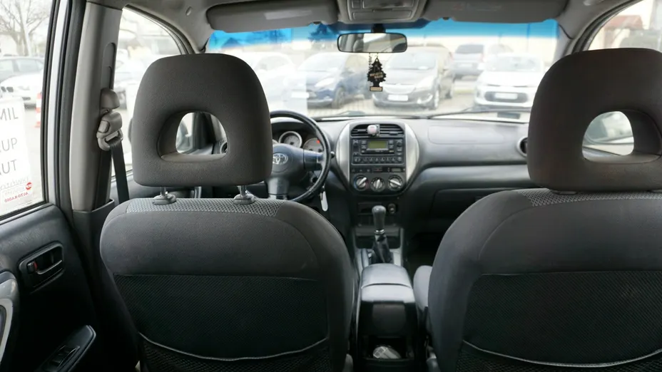 TOYOTA RAV4 -