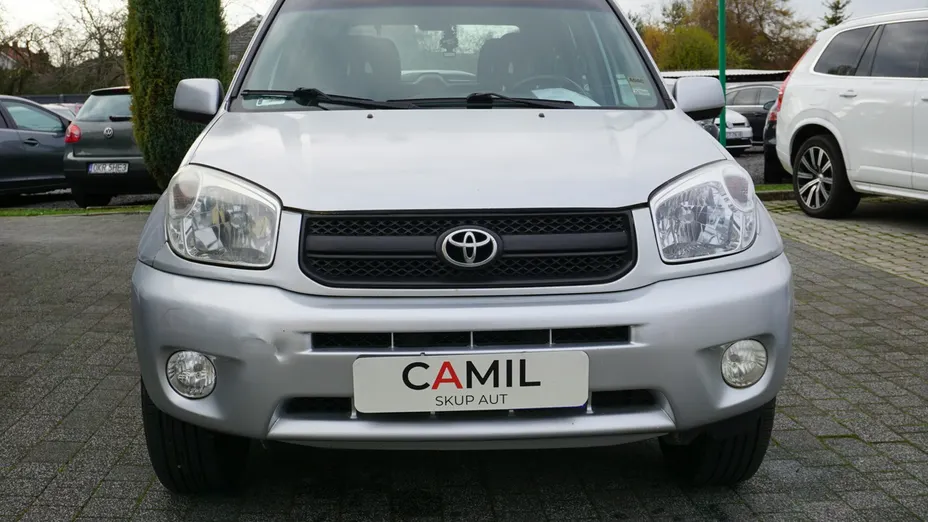 TOYOTA RAV4 -