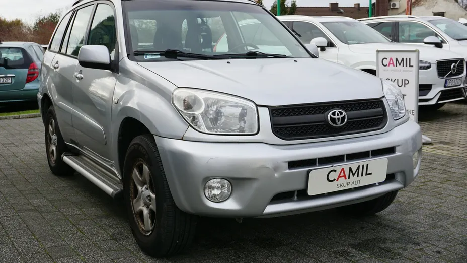 TOYOTA RAV4 -