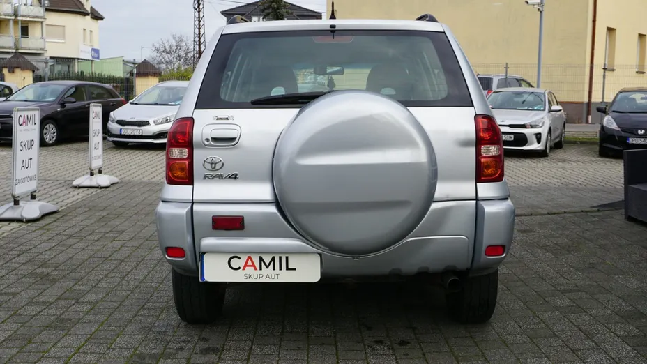 TOYOTA RAV4 -