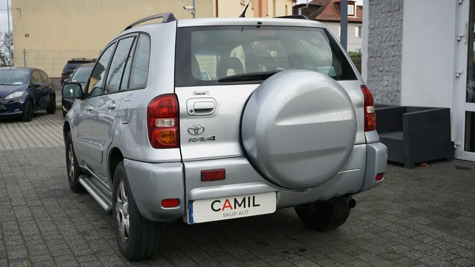 TOYOTA RAV4 -