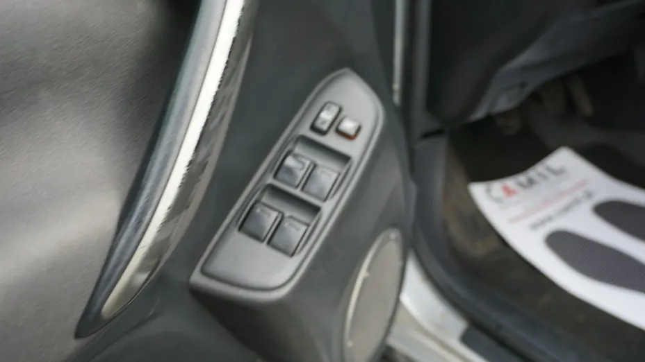 TOYOTA RAV4 -