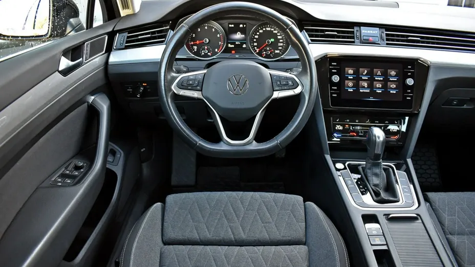 VOLKSWAGEN Passat -