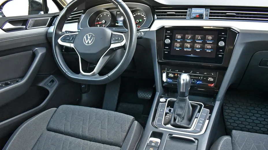 VOLKSWAGEN Passat -