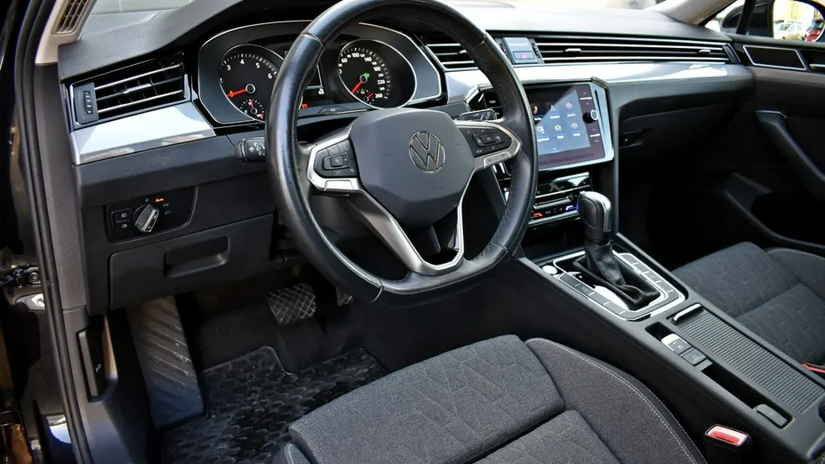 VOLKSWAGEN Passat -