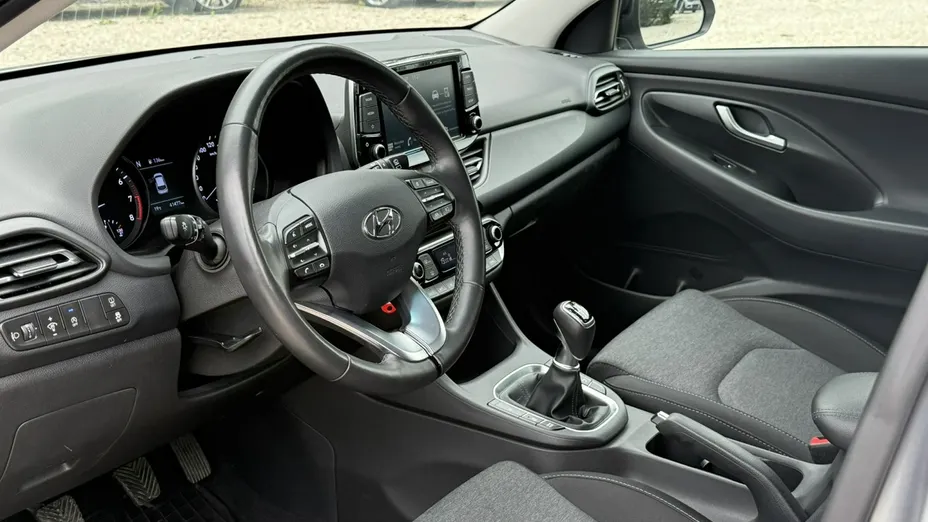 HYUNDAI i30 -