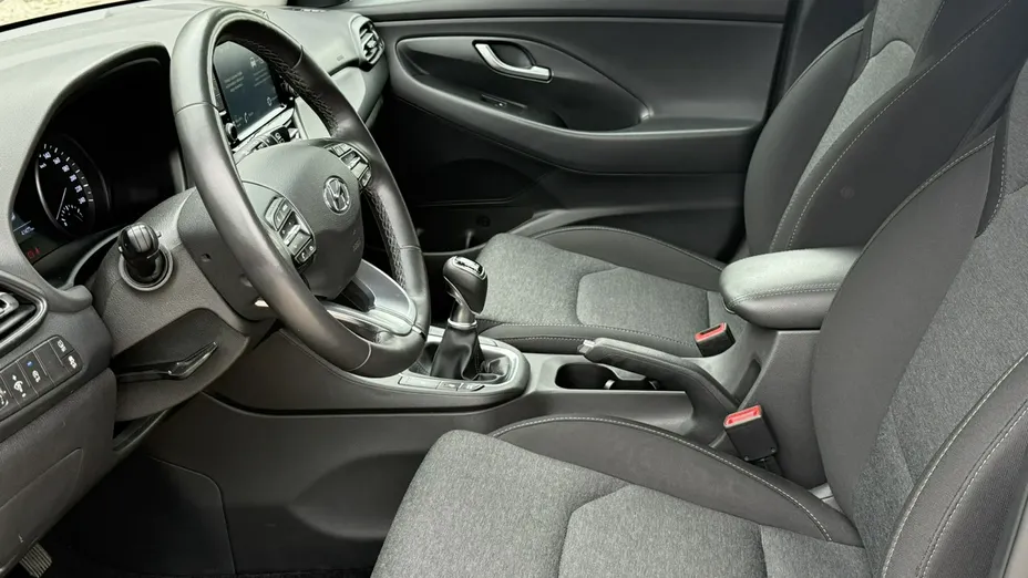 HYUNDAI i30 -