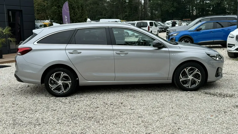 HYUNDAI i30 -