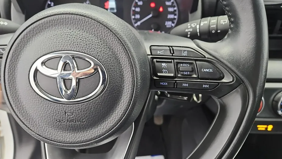 TOYOTA Yaris -