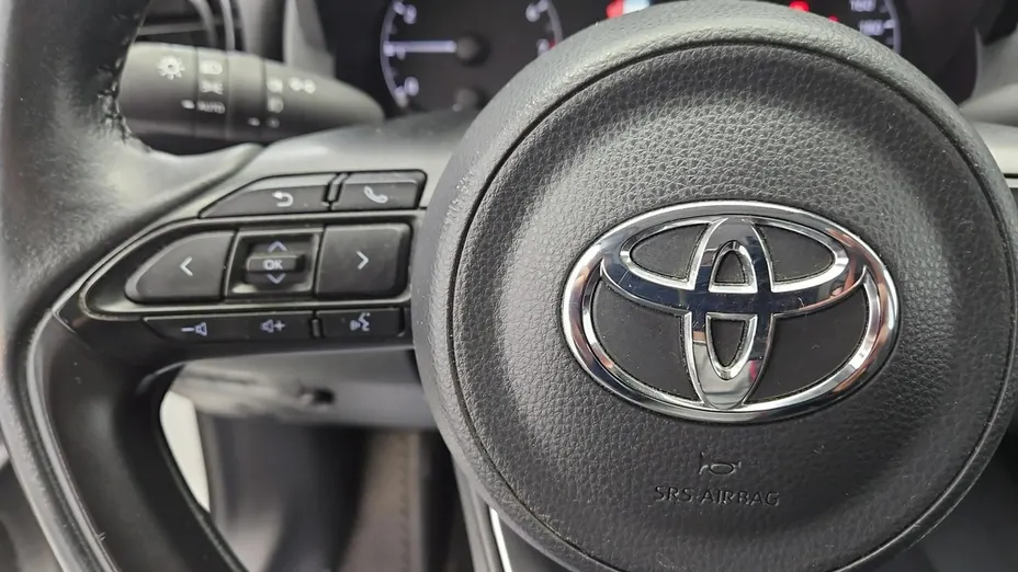 TOYOTA Yaris -