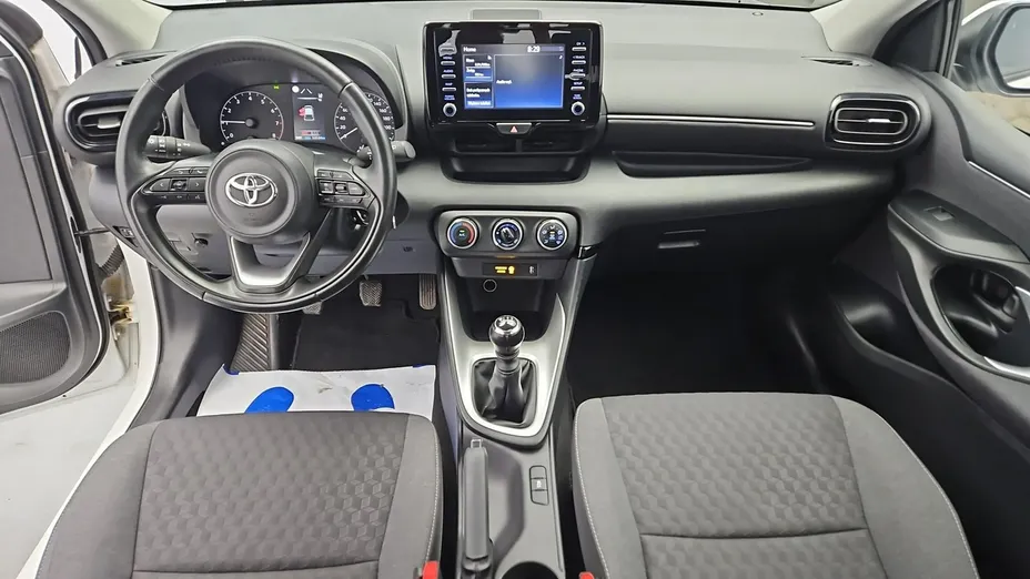 TOYOTA Yaris -