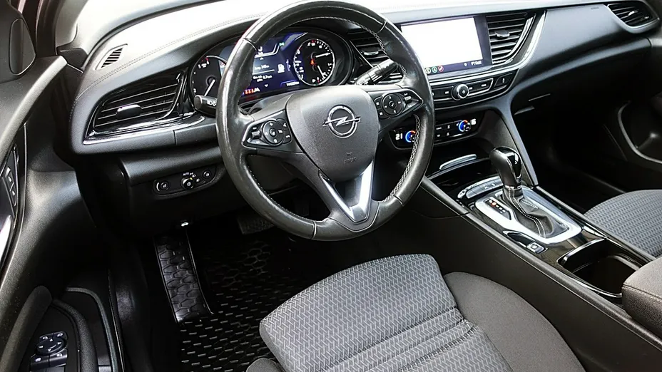 OPEL Insignia -