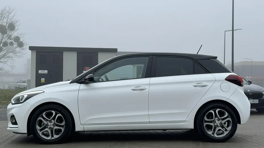 HYUNDAI i20 -