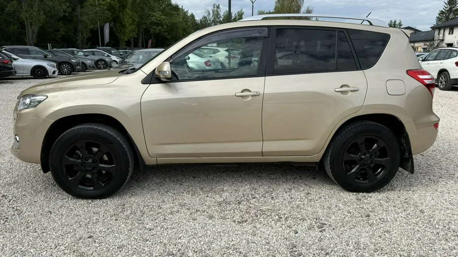 TOYOTA RAV4 -