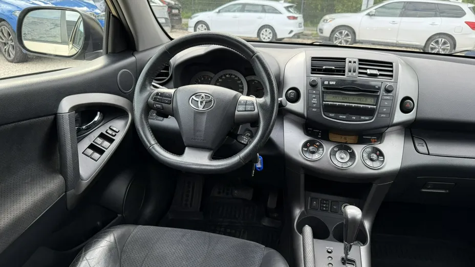 TOYOTA RAV4 -