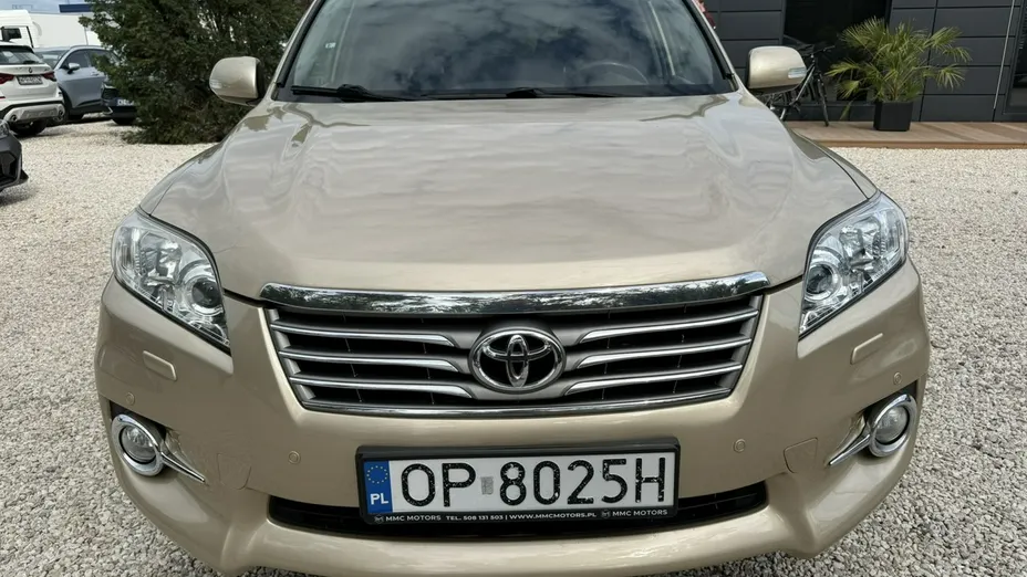 TOYOTA RAV4 -
