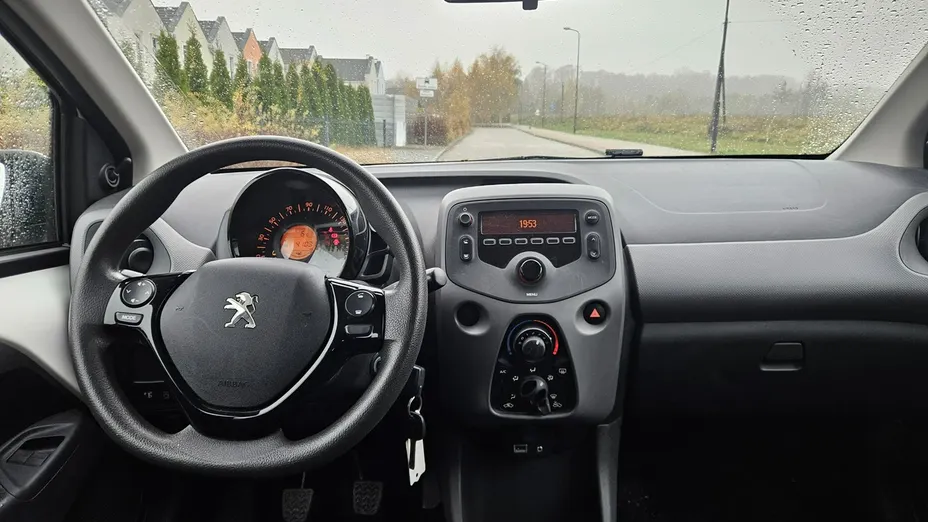 PEUGEOT 108 -