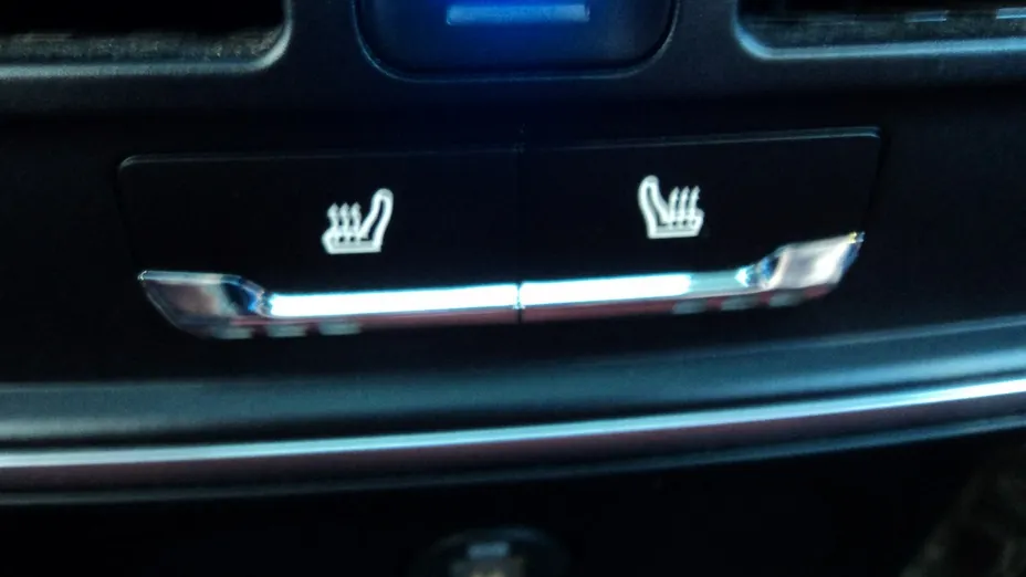 PORSCHE Macan -