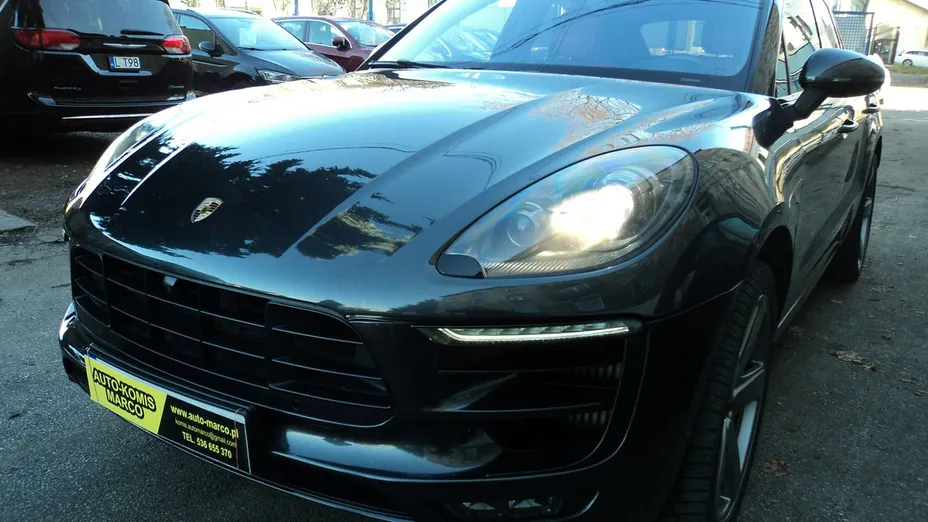 PORSCHE Macan -