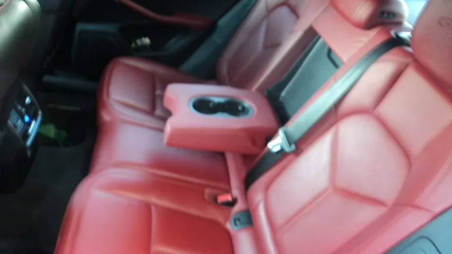 PORSCHE Macan -