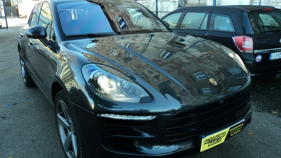 PORSCHE Macan -