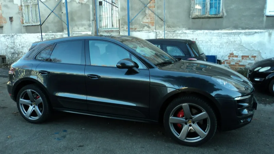 PORSCHE Macan -
