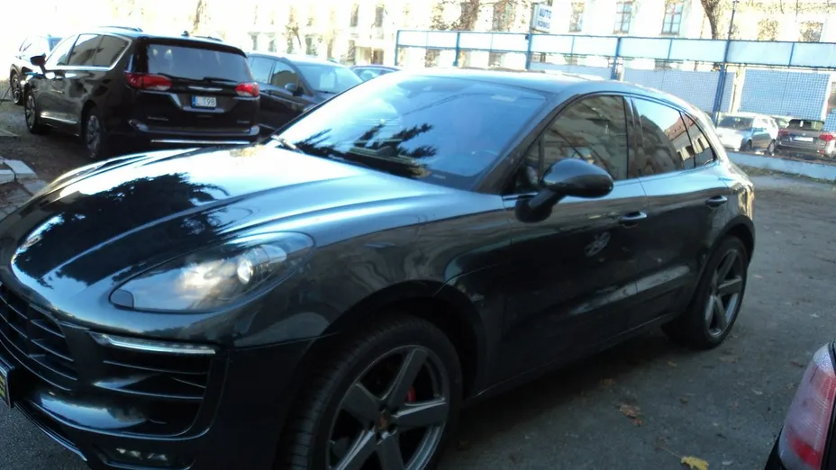PORSCHE Macan -