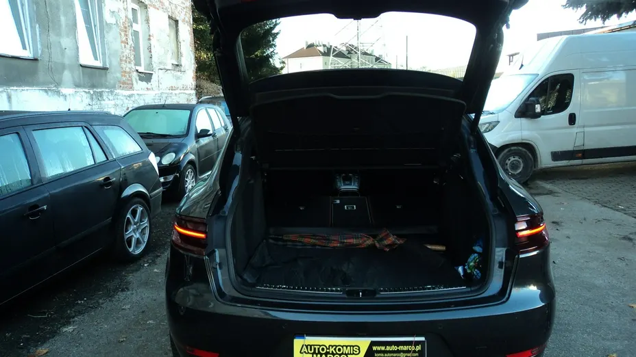 PORSCHE Macan -