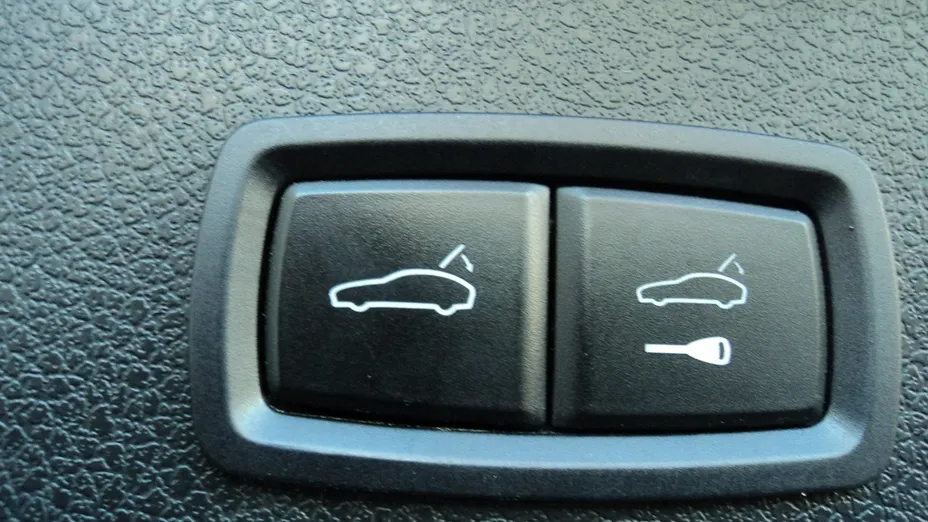 PORSCHE Macan -